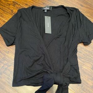 Lulus Cropped V-neck shirt